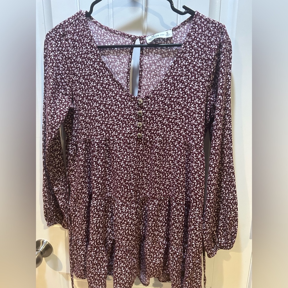 Hollister Burgundy Floral top